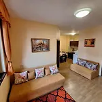 Location Ski-in Ski-out And Swimming Pool شقة