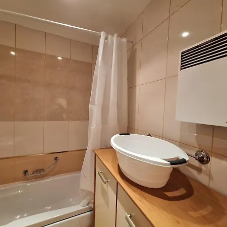 Location Ski-in Ski-out And Swimming Pool Apartment